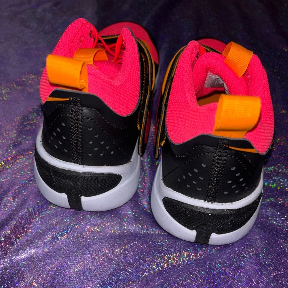 Nike Team Hustle D 11 Big Kids Basketball Shoes